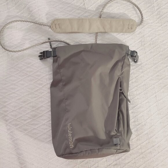Limited Ed. Lululemon Roll-Top 3L Crossbody Unisex Bag - Picture 1 of 16